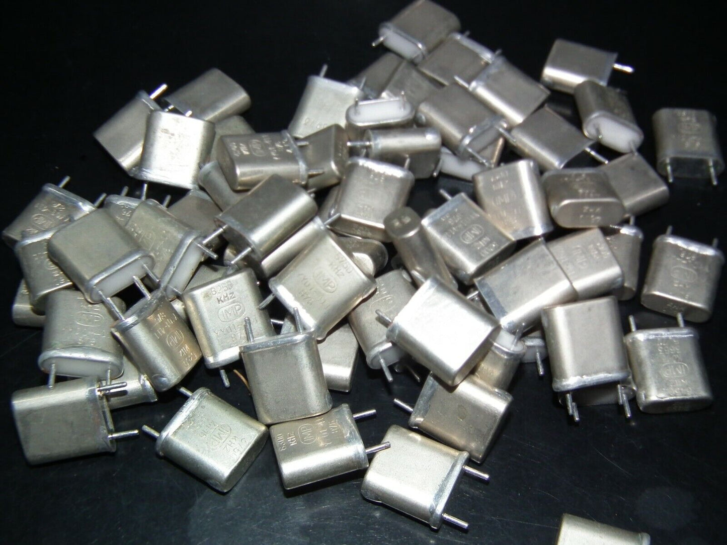 CRYSTAL - QUARTZ - 3700 KHz - 7300 KHz CR-18/U case 3.7MHz - 7.3 MHz Radio FREE