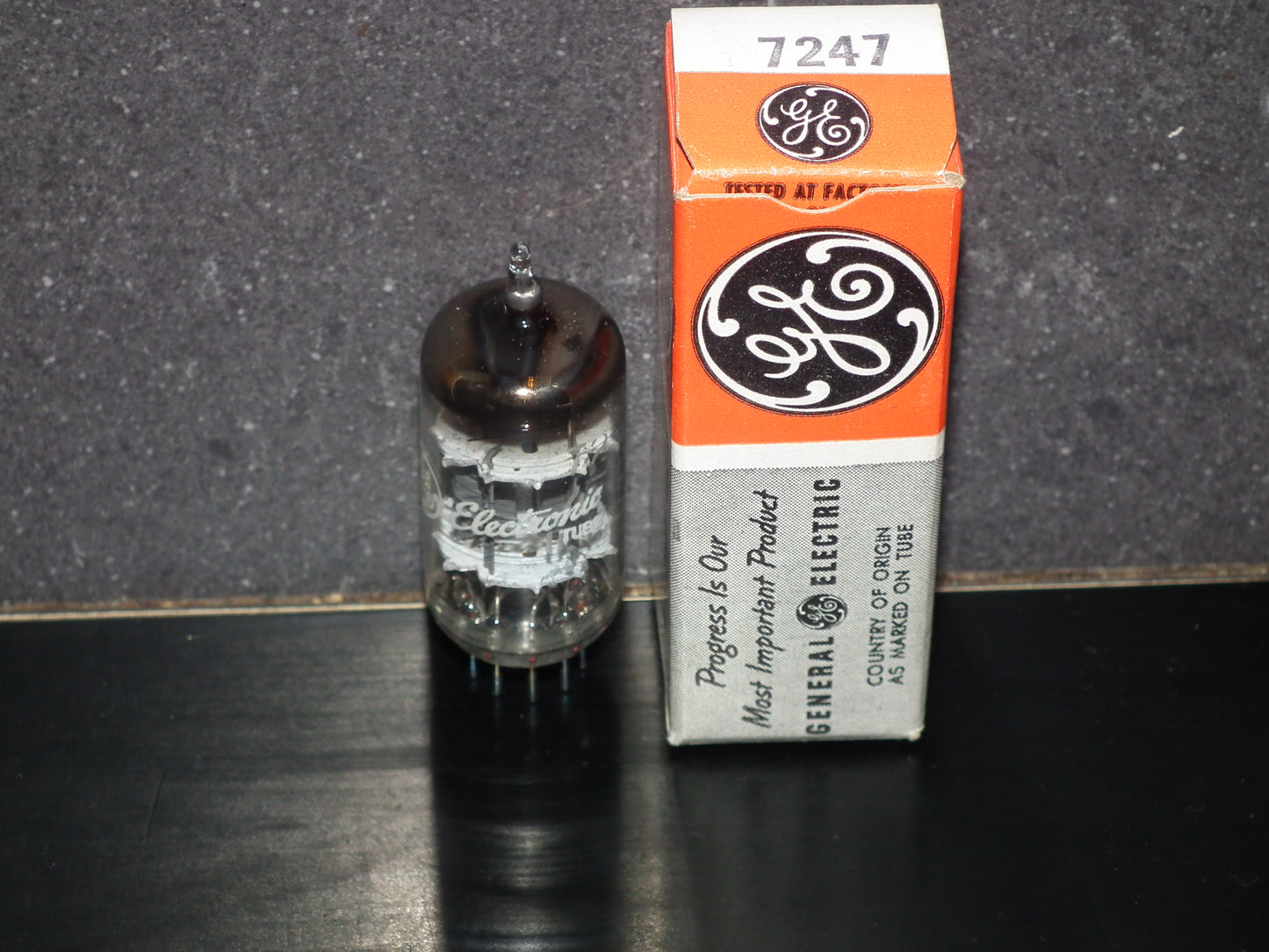 7247 General Electric 12DW7 NOS NIB, tested strong ECC832