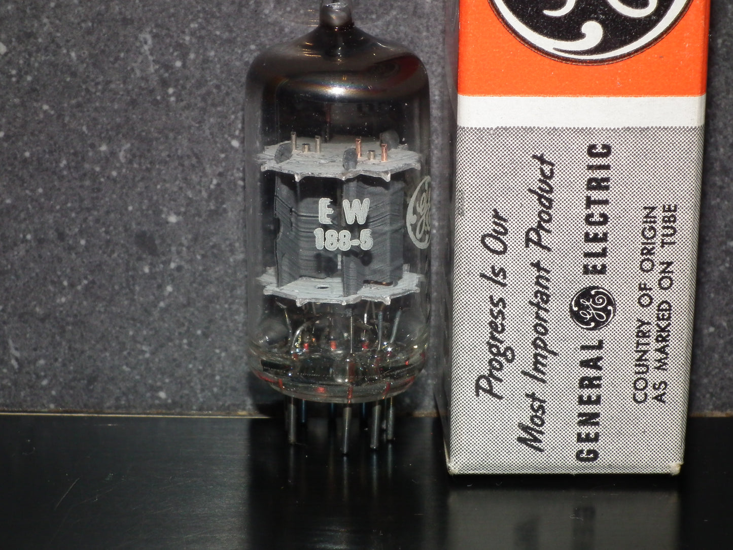 7247 General Electric 12DW7 NOS NIB, tested strong ECC832