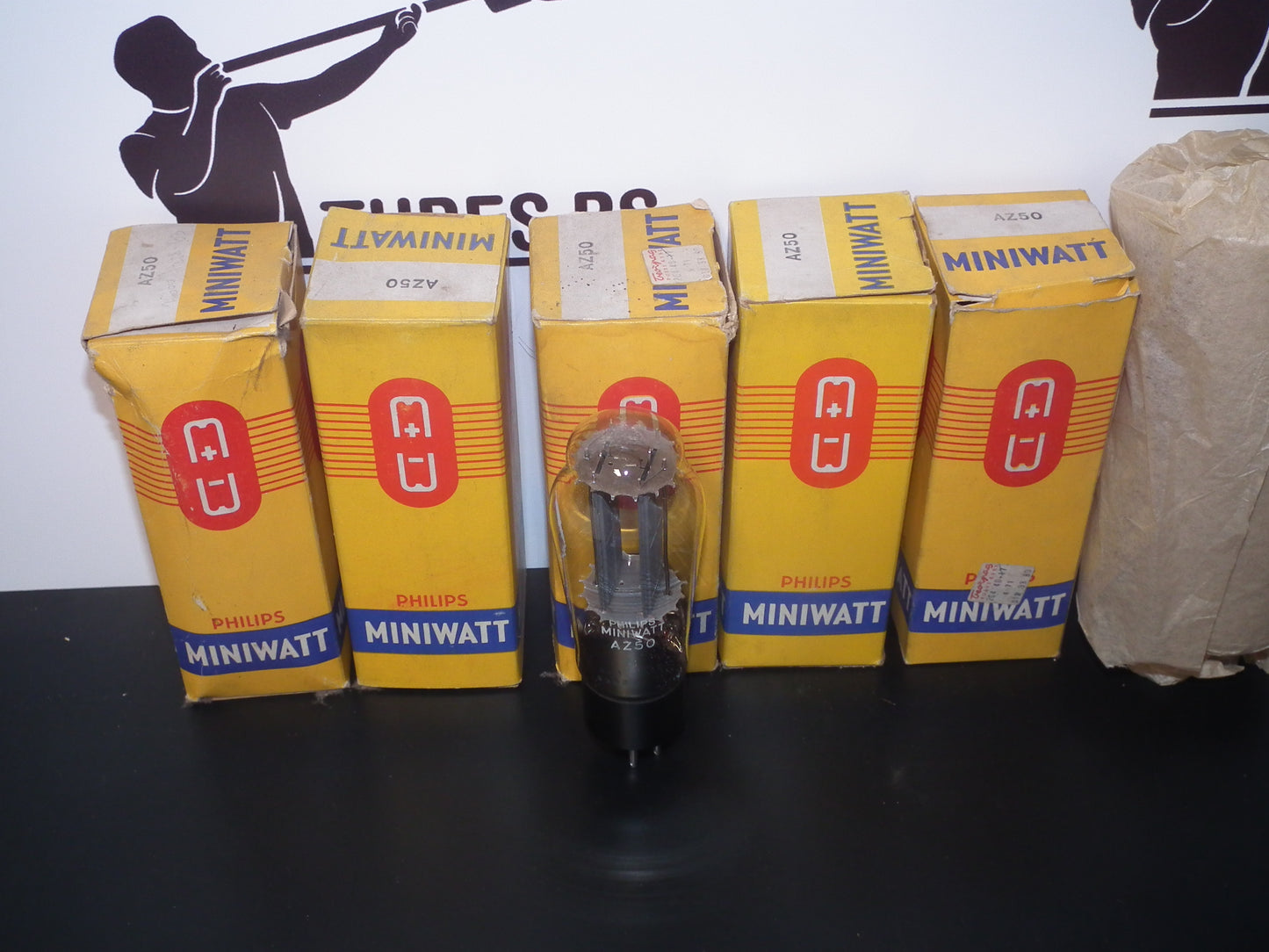AZ50 Mullard Philips rectifier NOS NIB, dual OO getter, Blackburn 1963
