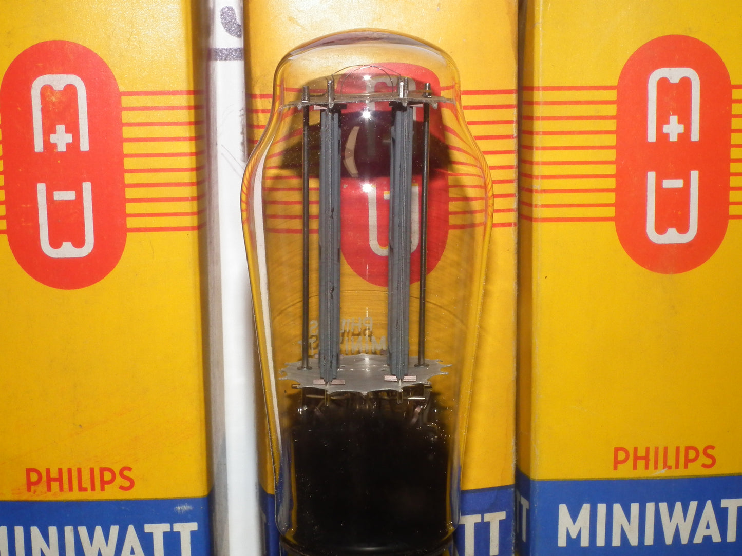 AZ50 Mullard Philips rectifier NOS NIB, dual OO getter, Blackburn 1963