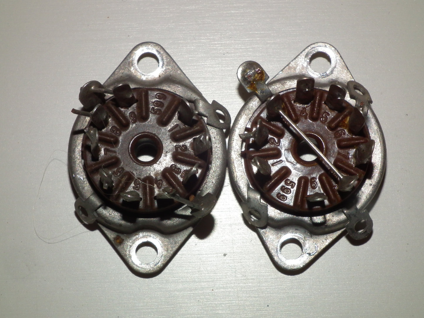 Genuine Chinch Noval Bakelite Socket Hi Quality EL84 ECC83 E88CC (2 pcs)