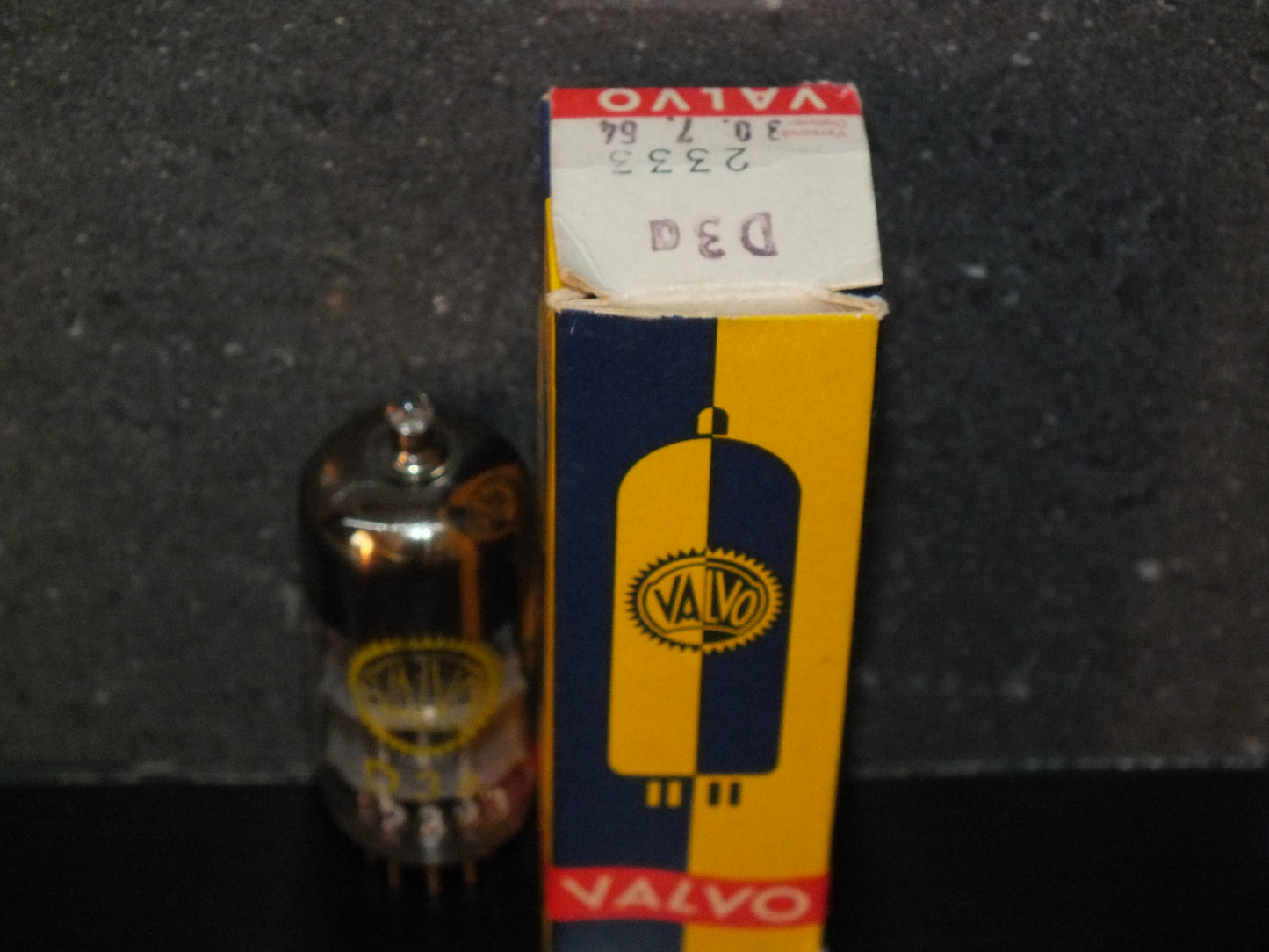 D3a Valvo Red Label 7721 NOS NIB Gold pins