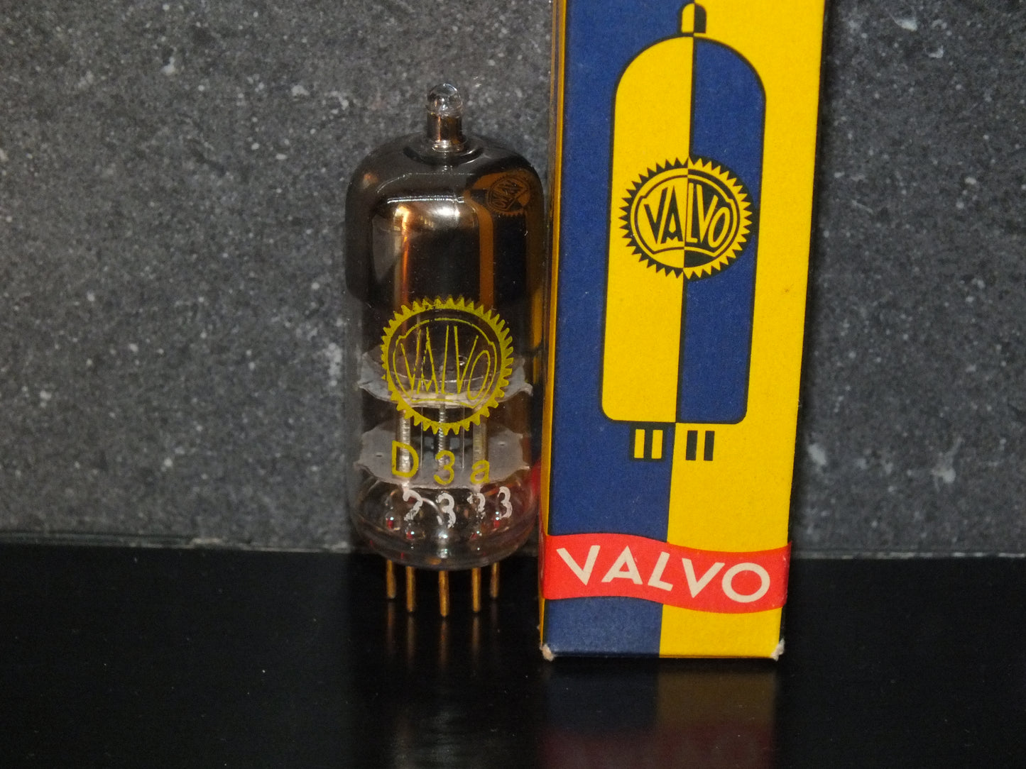 D3a Valvo Red Label 7721 NOS NIB Gold pins
