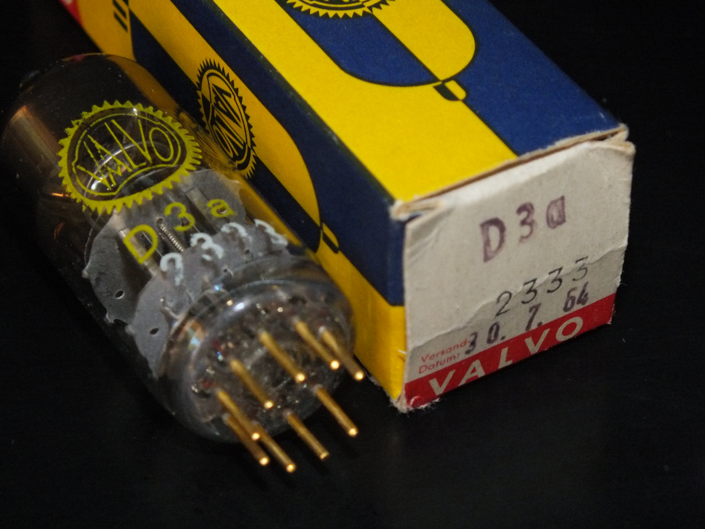 D3a Valvo Red Label 7721 NOS NIB Gold pins
