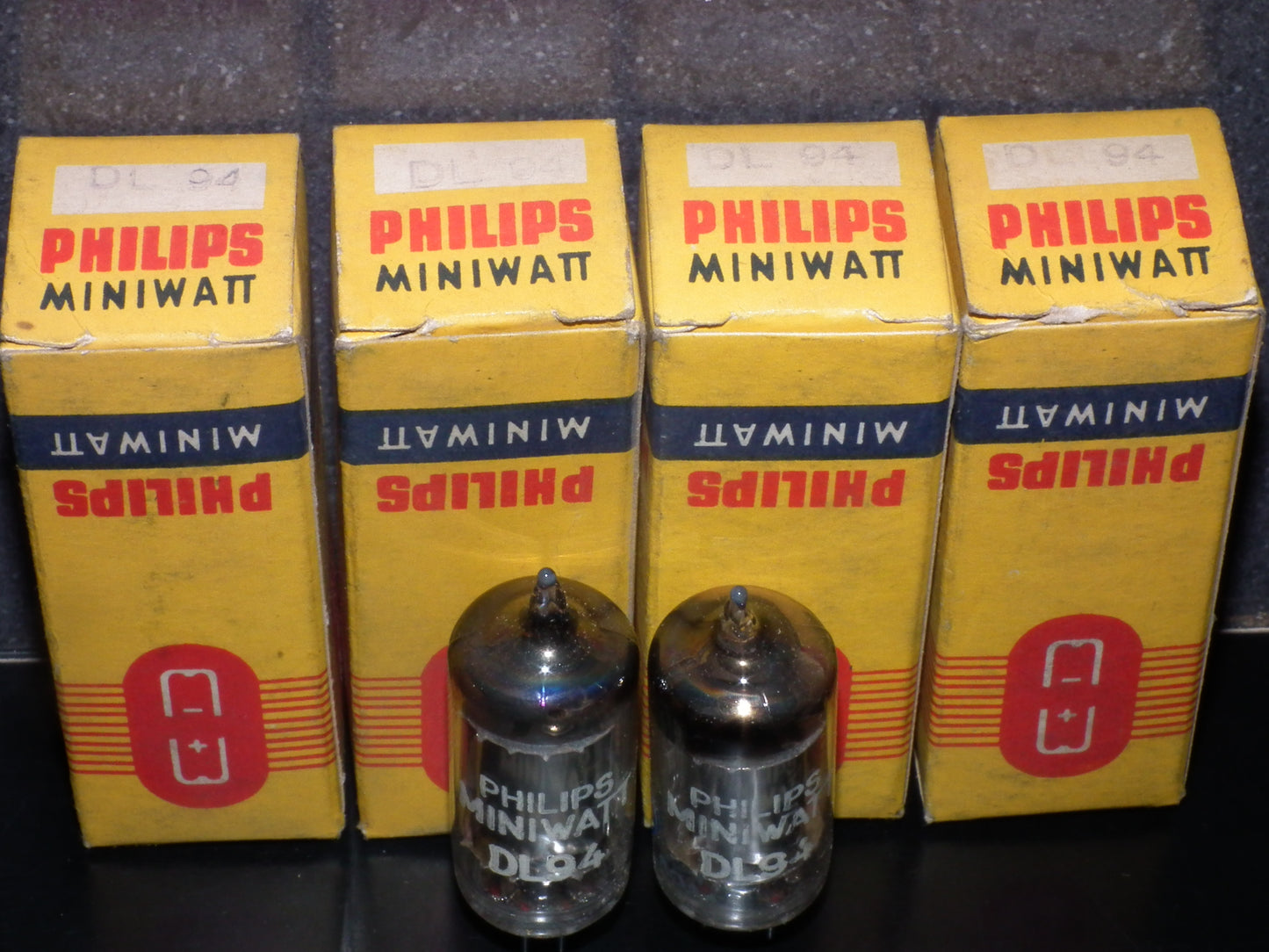 DL94 Philips Miniwatt 3V4 NOS NIB Square Getter