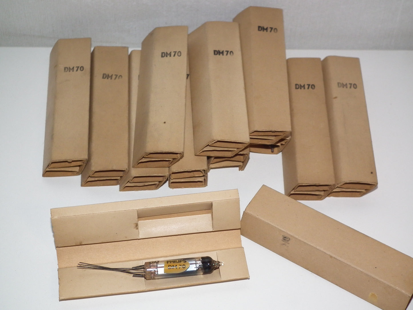 PHILIPS DM70 NOS NIB Tube Tuning Indicator Magic Eye DM 70