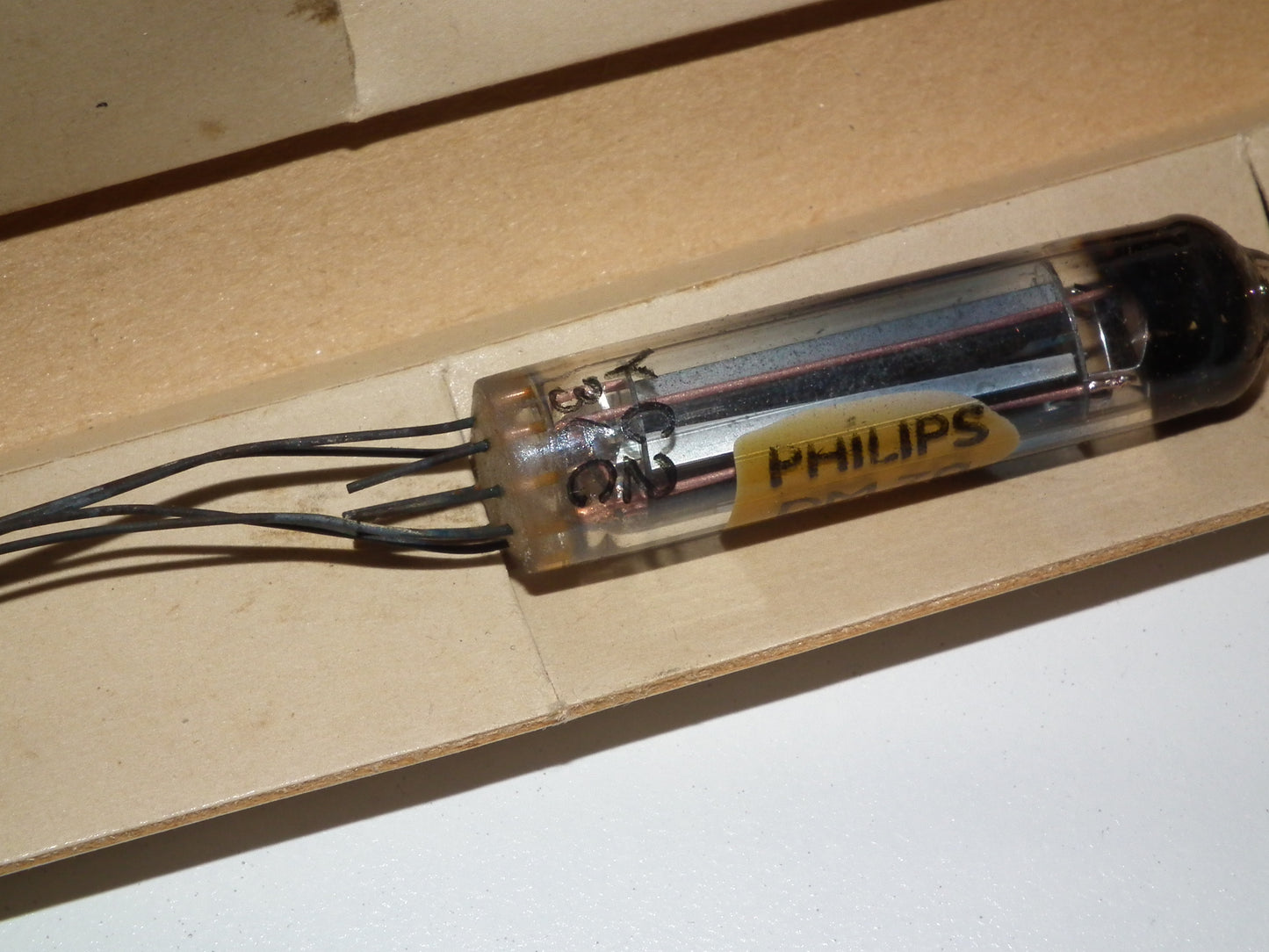 PHILIPS DM70 NOS NIB Tube Tuning Indicator Magic Eye DM 70