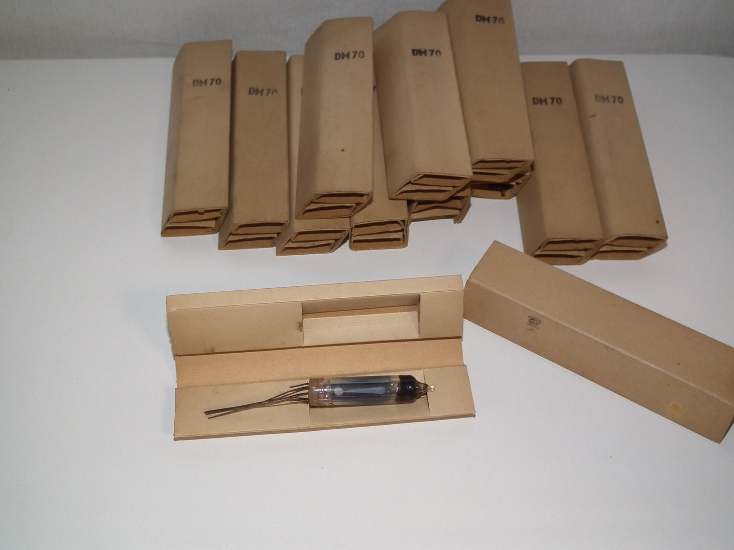 PHILIPS DM70 NOS NIB Tube Tuning Indicator Magic Eye DM 70