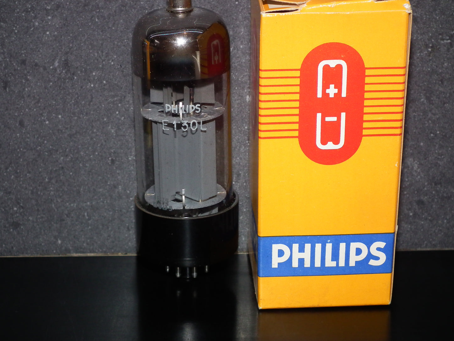 E130L Philips Valvo NOS NIB (7534)