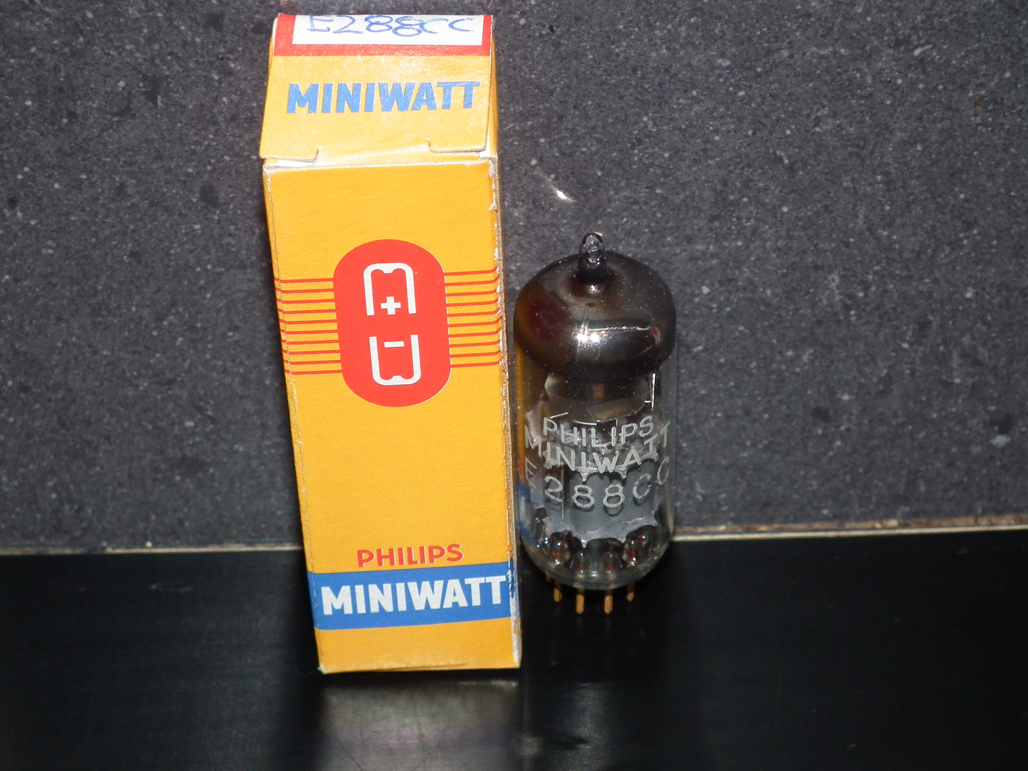 E288CC Siemens Philips 8223 NOS Munich Tube Plant Single