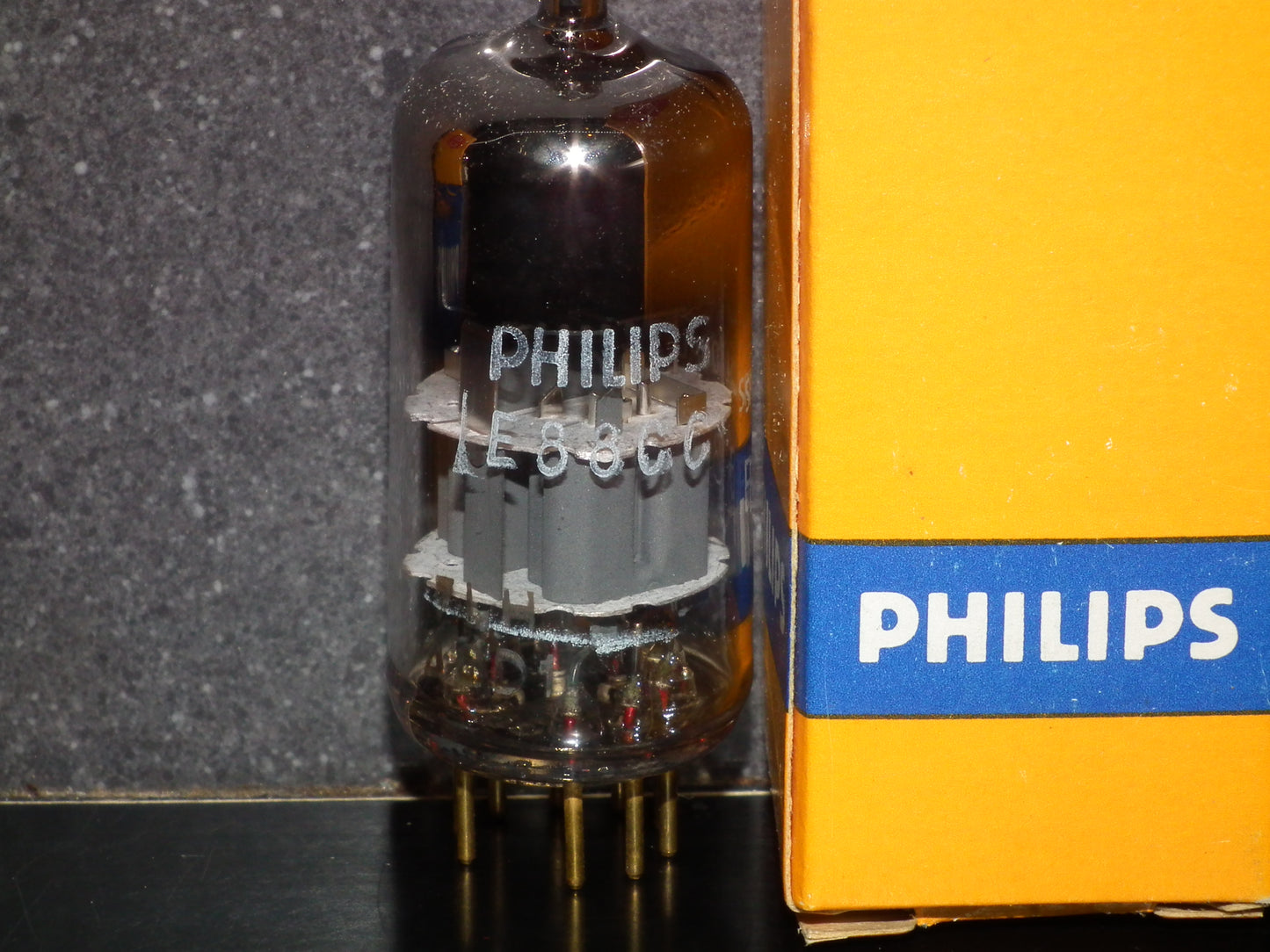 E88CC Philips 6922 Gold pins, perfectly balanced NOS NIB