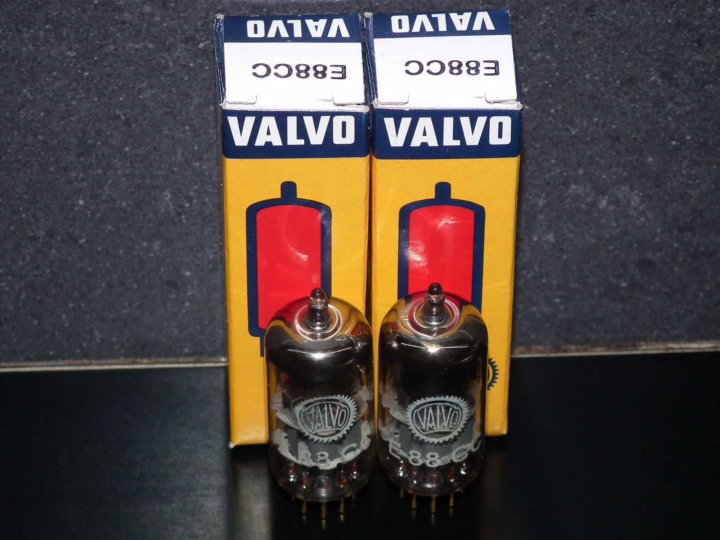 Matched Pair (2 tubes) E88CC Valvo 6922 NOS NIB Heerlen 60s ECC88 6DJ8
