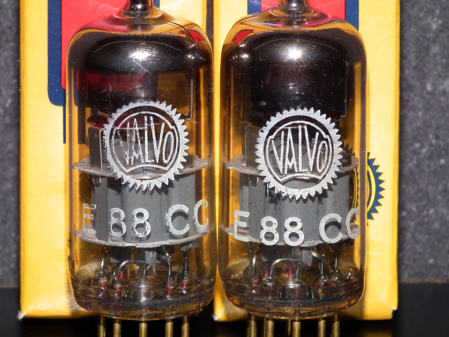 Matched Pair (2 tubes) E88CC Valvo 6922 NOS NIB Heerlen 60s ECC88 6DJ8