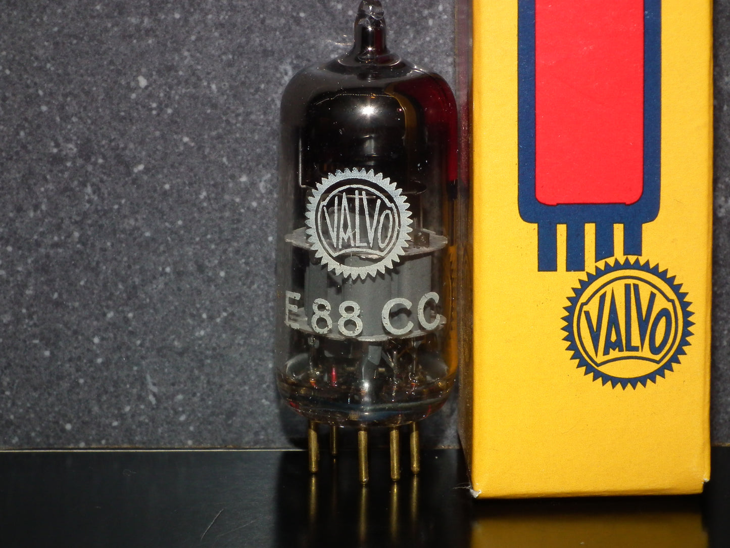 E88CC Valvo 6922 NOS NIB Heerlen 60s ECC88 6DJ8 Single Tube