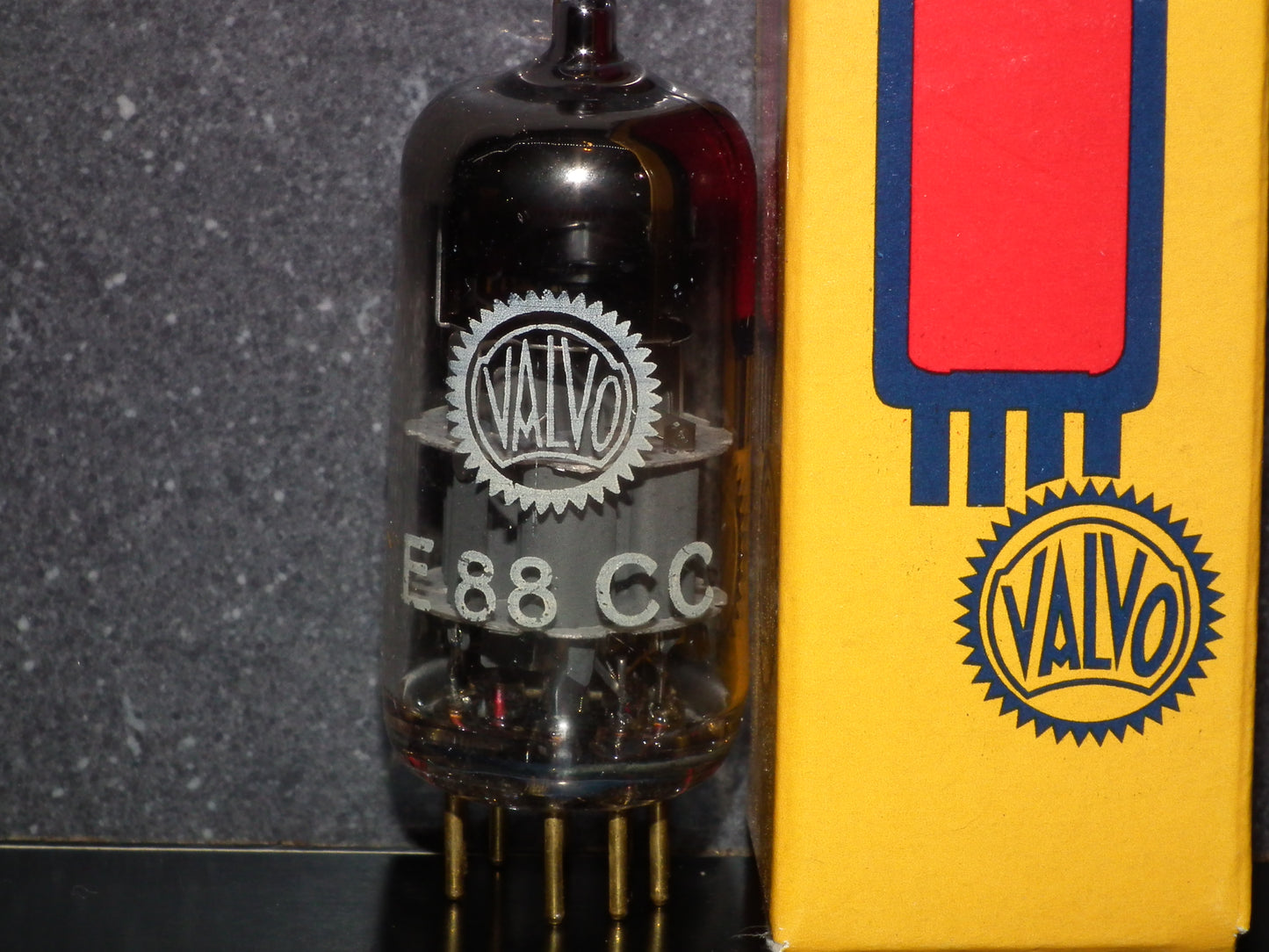 E88CC Valvo 6922 NOS NIB Heerlen 60s ECC88 6DJ8 Single Tube