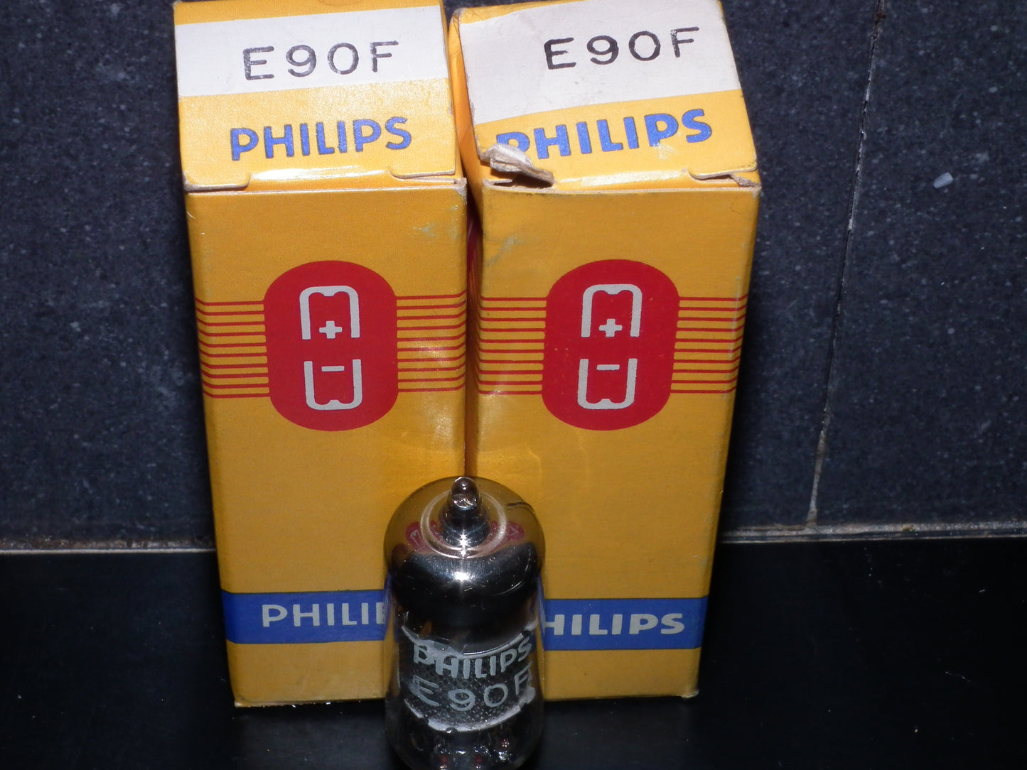 E90F Philips 7693 NOS NIB Heerlen Holland plant