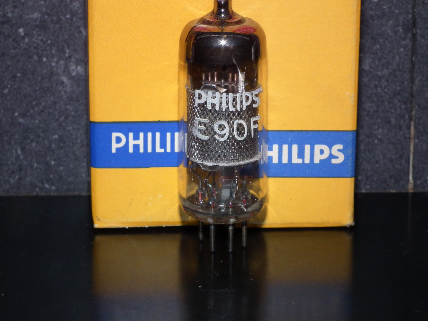 E90F Philips 7693 NOS NIB Heerlen Holland plant