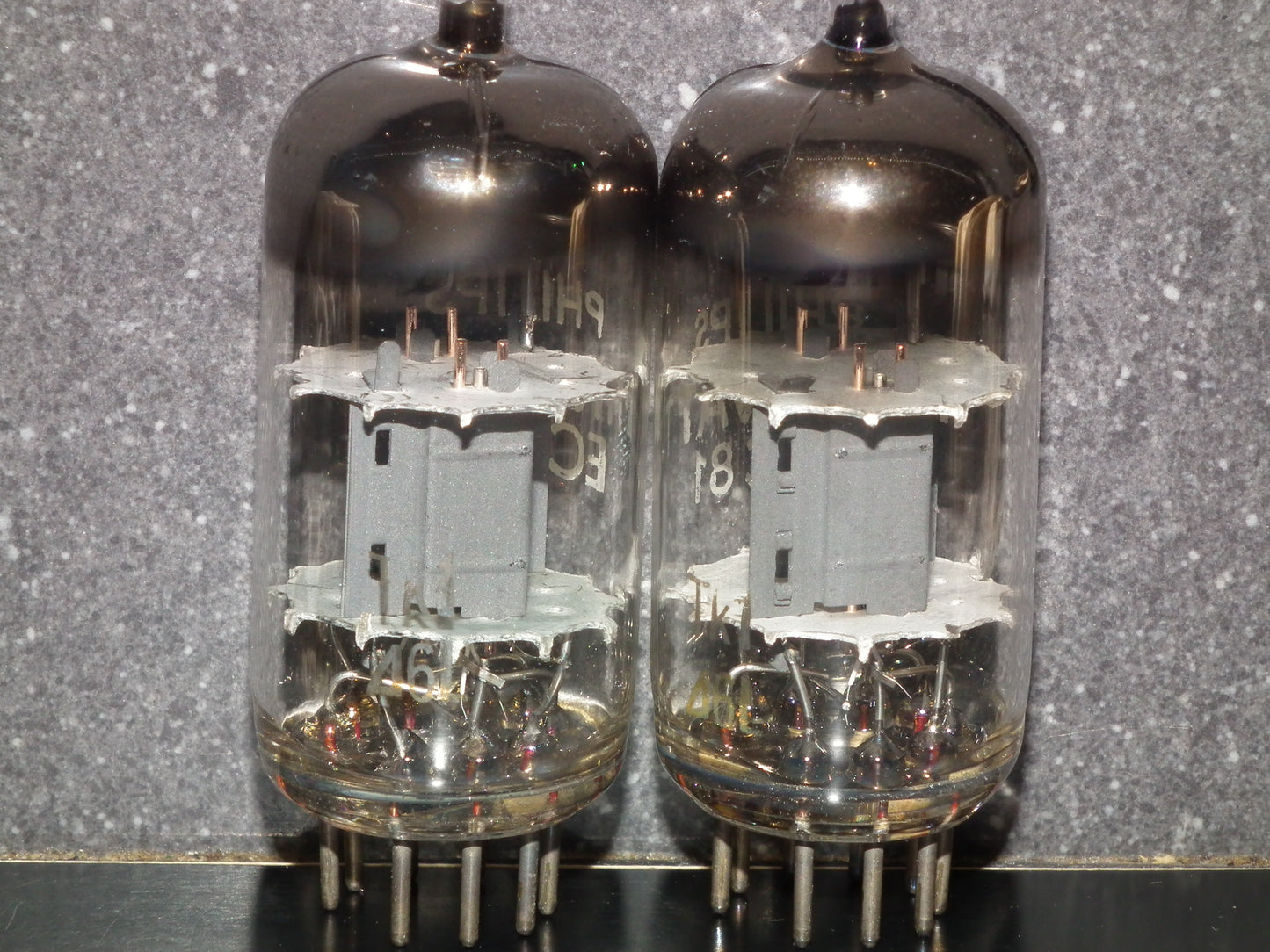 ECC81 12AT7 Philips Holland Flat Foil Crossbar D Getter Matched Pair Tk1