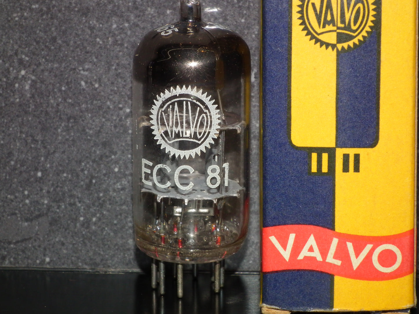 ECC81 12AT7 Valvo NOS NIB Siemens Halske Munich tube plant 60s