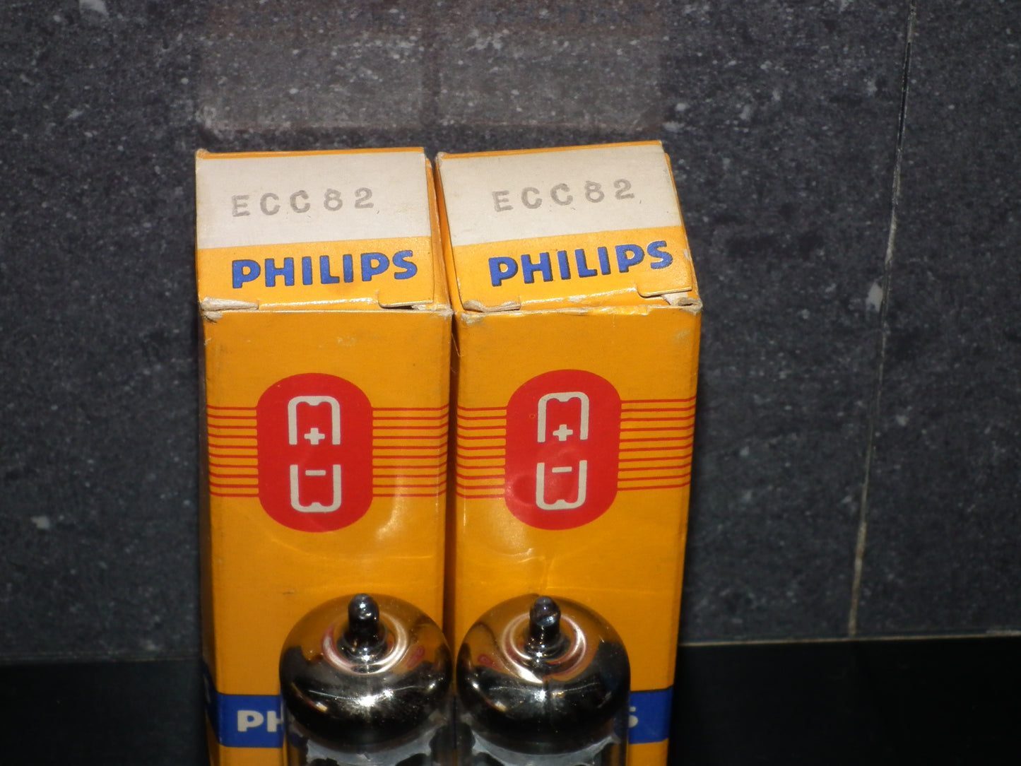 ECC82 12AU7 Philips Holland NOS Platinum Matched Pair Heerlen 70s