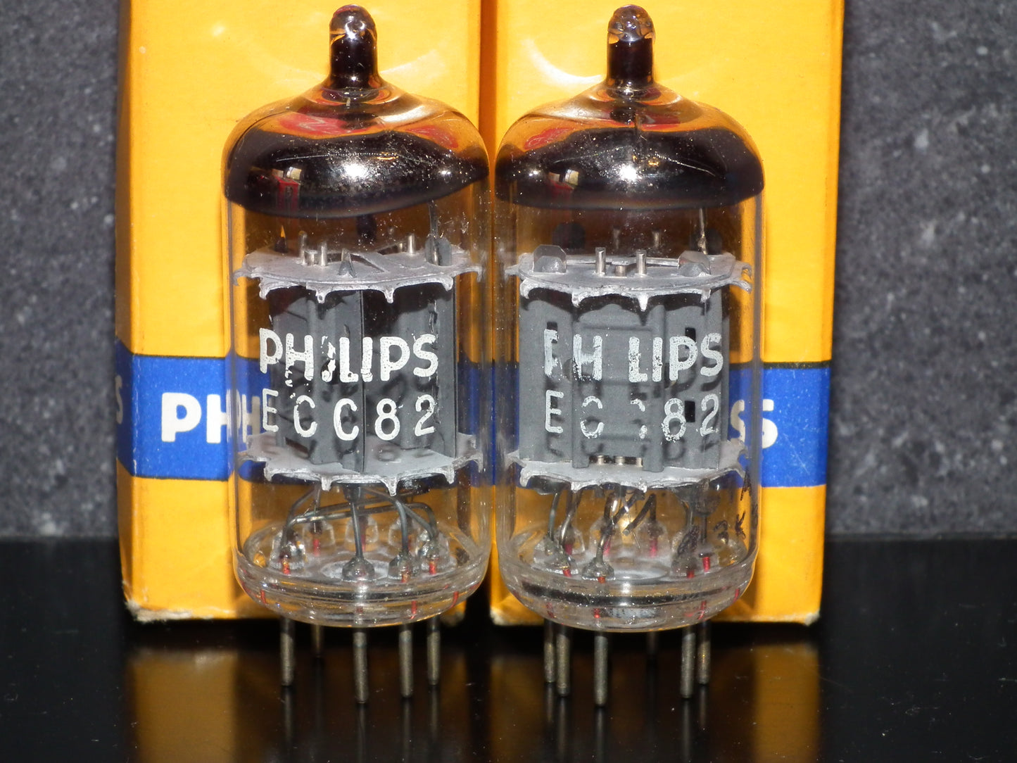 ECC82 12AU7 Philips Holland NOS Platinum Matched Pair Heerlen 70s