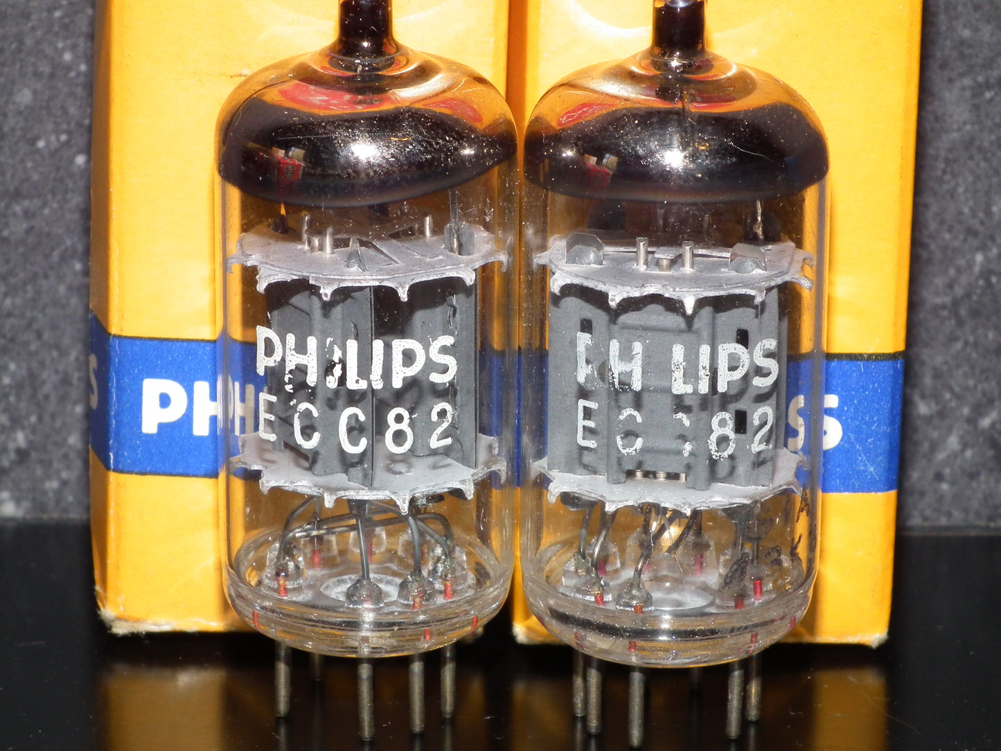 ECC82 12AU7 Philips Holland NOS Platinum Matched Pair Heerlen 70s