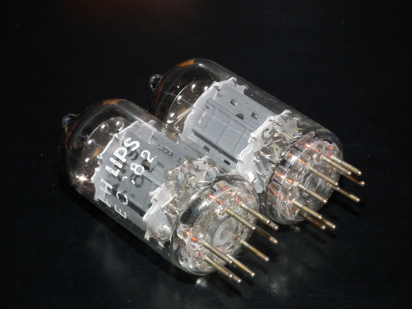 ECC82 12AU7 Philips Holland NOS Platinum Matched Pair Heerlen 70s