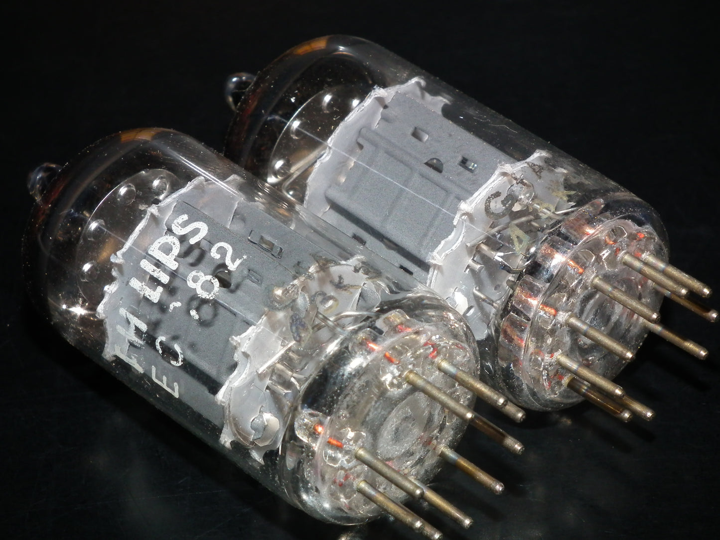 ECC82 12AU7 Philips Holland NOS Platinum Matched Pair Heerlen 70s