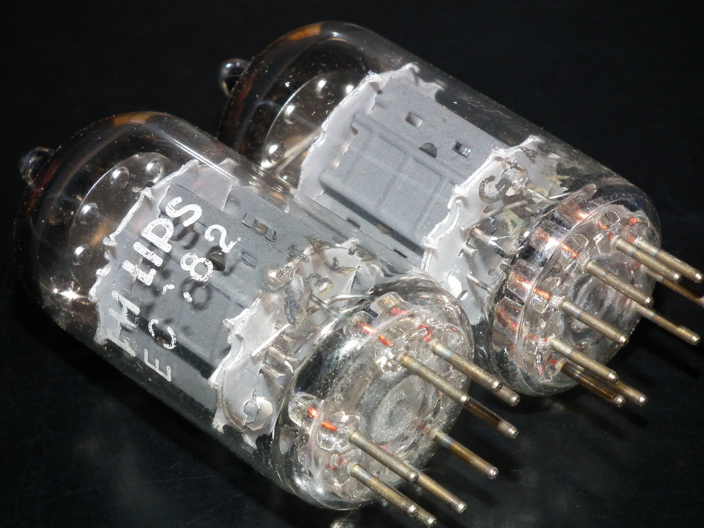ECC82 12AU7 Philips Holland NOS Platinum Matched Pair Heerlen 70s
