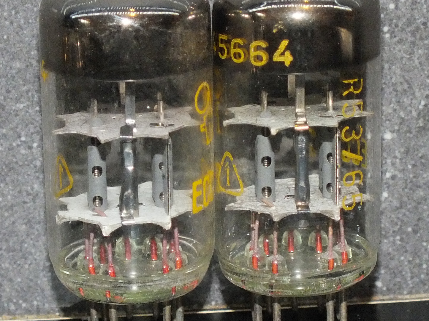 ECC82 12AU7 RFT Germany Matched Pair Big O Getter Mid 60s 90%
