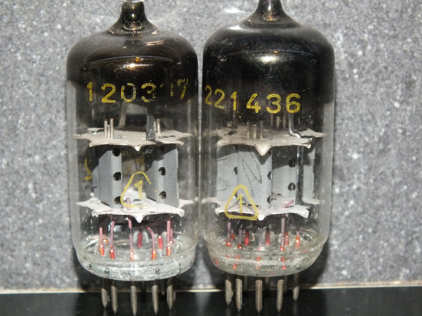 ECC82 12AU7 RFT Germany Matched Pair Foil Getter Mid 50s 90%