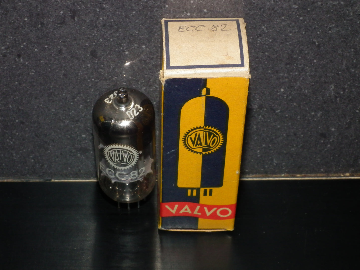 ECC82 Valvo 12AU7 NOS NIB, tested strong and balanced