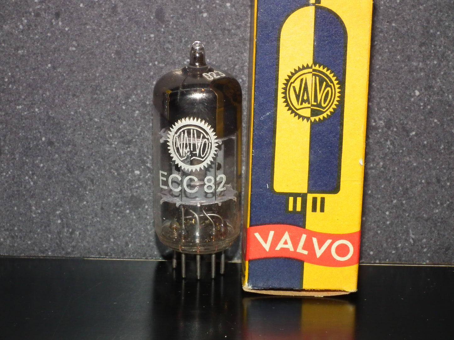 ECC82 Valvo 12AU7 NOS NIB, tested strong and balanced