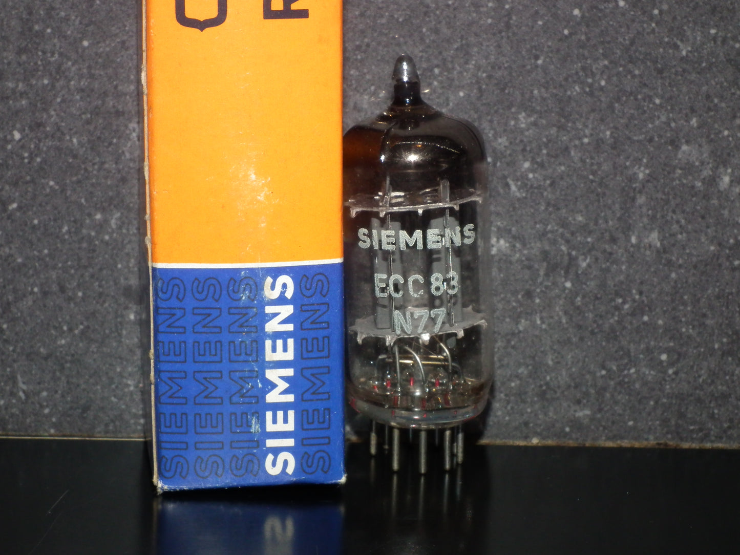ECC83 12AX7 Siemens EI Telefunken Long Smooth Plates 17mm NOS NIB
