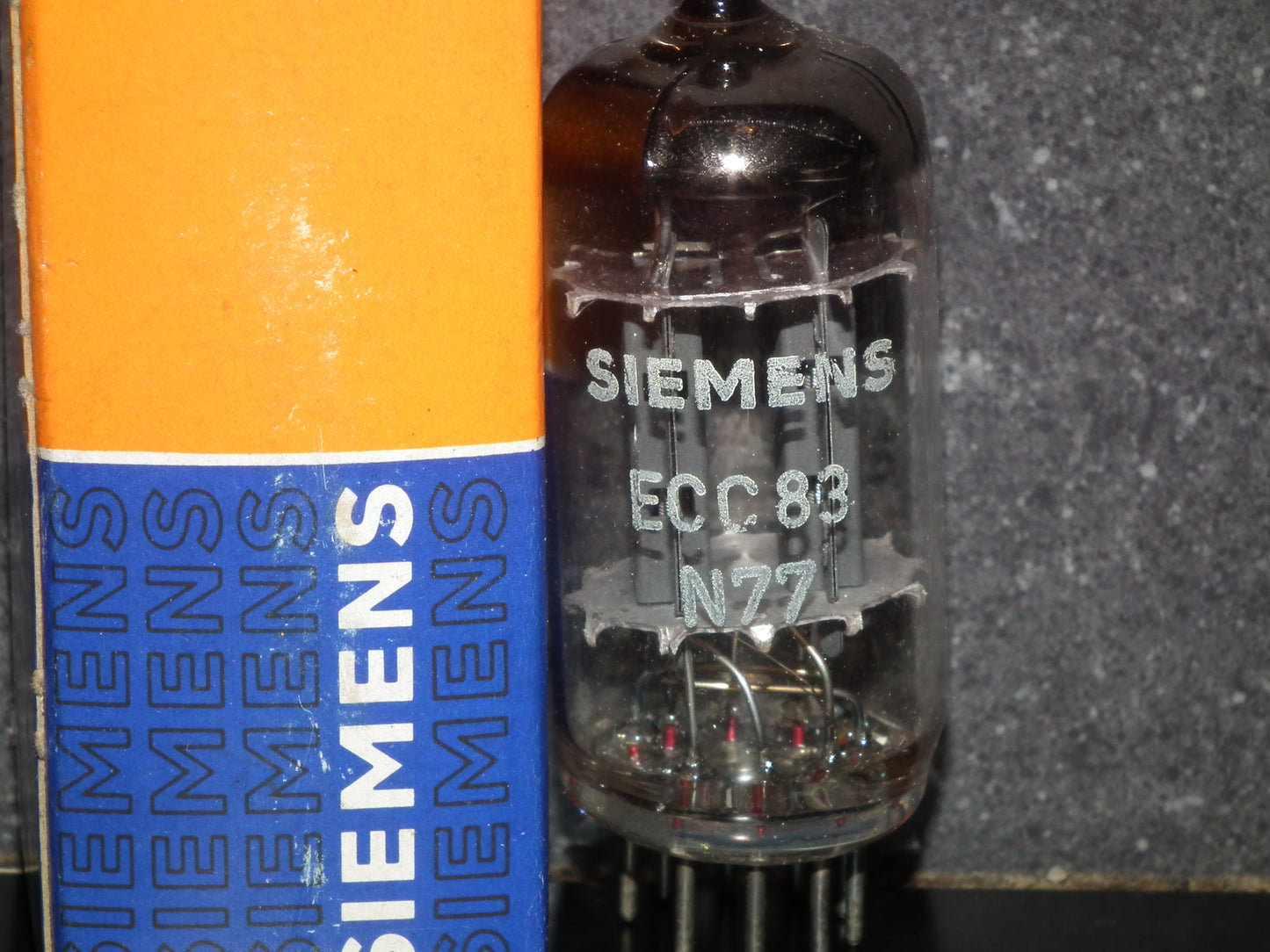 ECC83 12AX7 Siemens EI Telefunken Long Smooth Plates 17mm NOS NIB