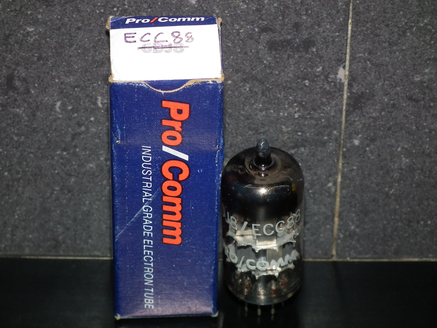 ECC88 Pro Comm 6DJ8 EI Yugoslavia NOS NIB (A frame halo getter Philips type)