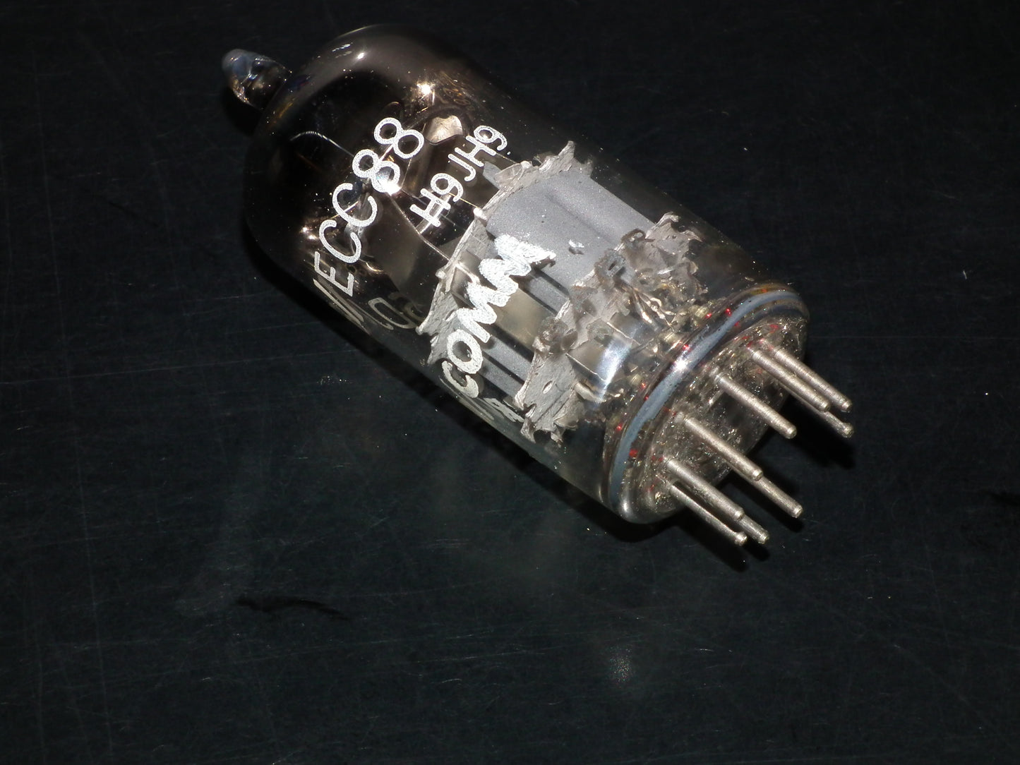 ECC88 Pro Comm 6DJ8 EI Yugoslavia NOS NIB (A frame halo getter Philips type)