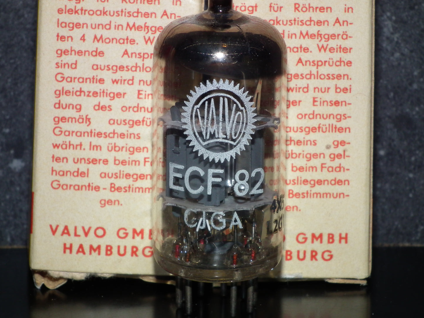 ECF82 Valvo 6GH8A 6U8 NOS