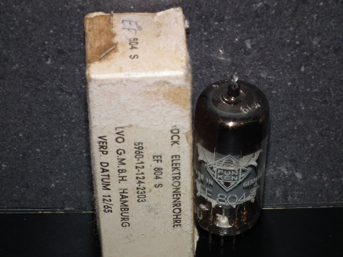 EF804S Telefunken Valvo NOS NIB Low Noise Microphone Pentode Diamond Bottom