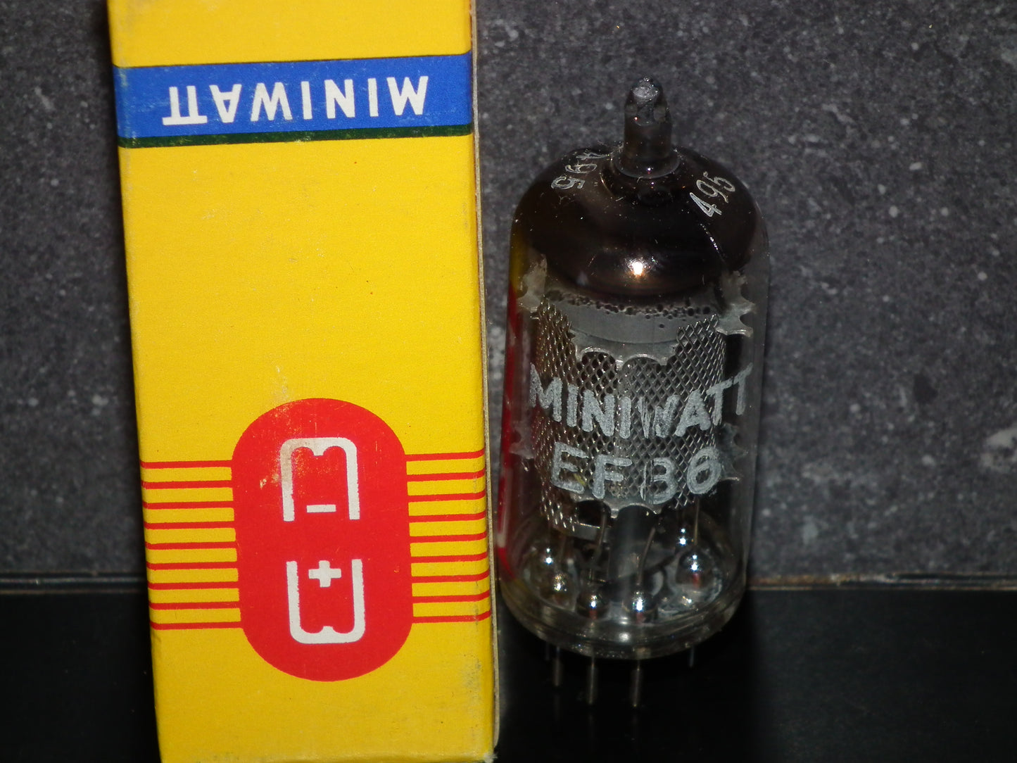 EF86 Mullard Blackburn 6267 NOS NIB big ring getter 1960