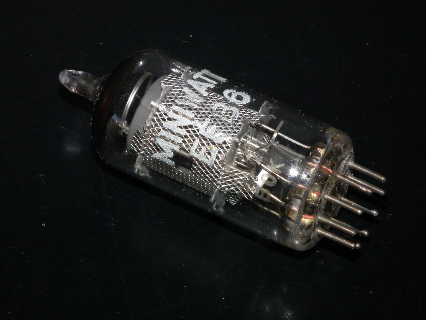 EF86 Mullard Blackburn 6267 NOS NIB big ring getter 1960