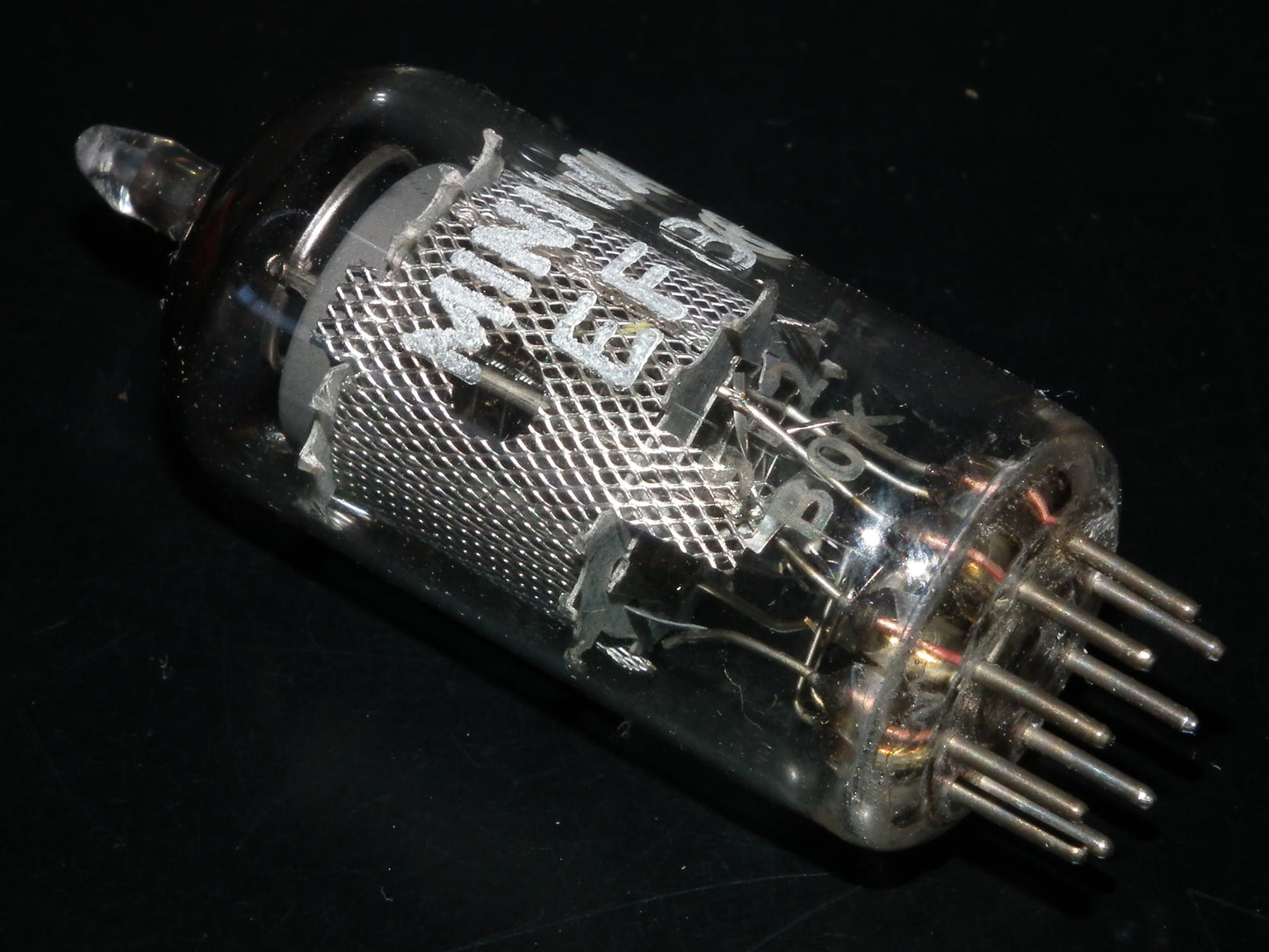 EF86 Mullard Blackburn 6267 NOS NIB big ring getter 1960
