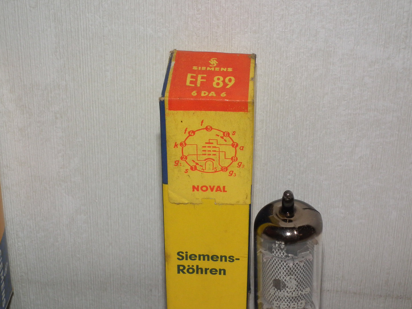 EF89 Siemens 6DA6 Radio Receiver Tube NOS NIB Old Europe tube radio from 60s