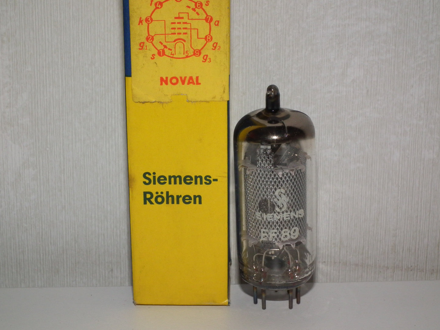 EF89 Siemens 6DA6 Radio Receiver Tube NOS NIB Old Europe tube radio from 60s
