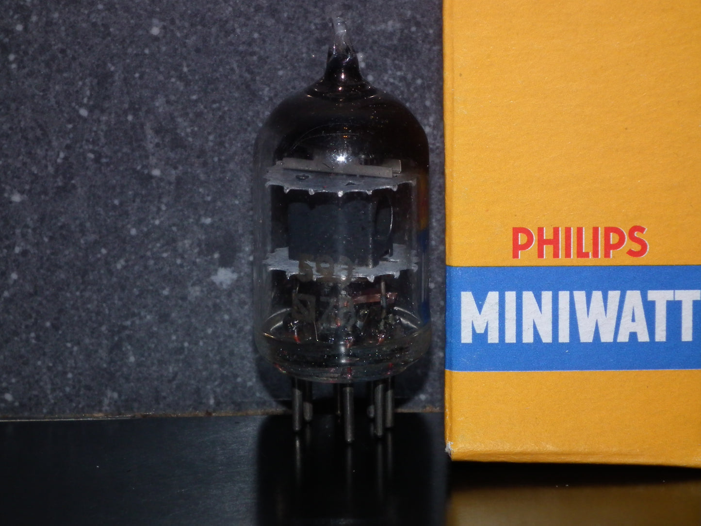 5654 Mullard EF95 6AK5 CV850 RARE Square Getter Whyteleafe