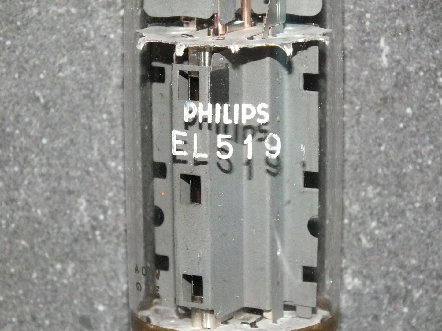 One tube (1 pcs) EL519 Philips NOS 6KG6