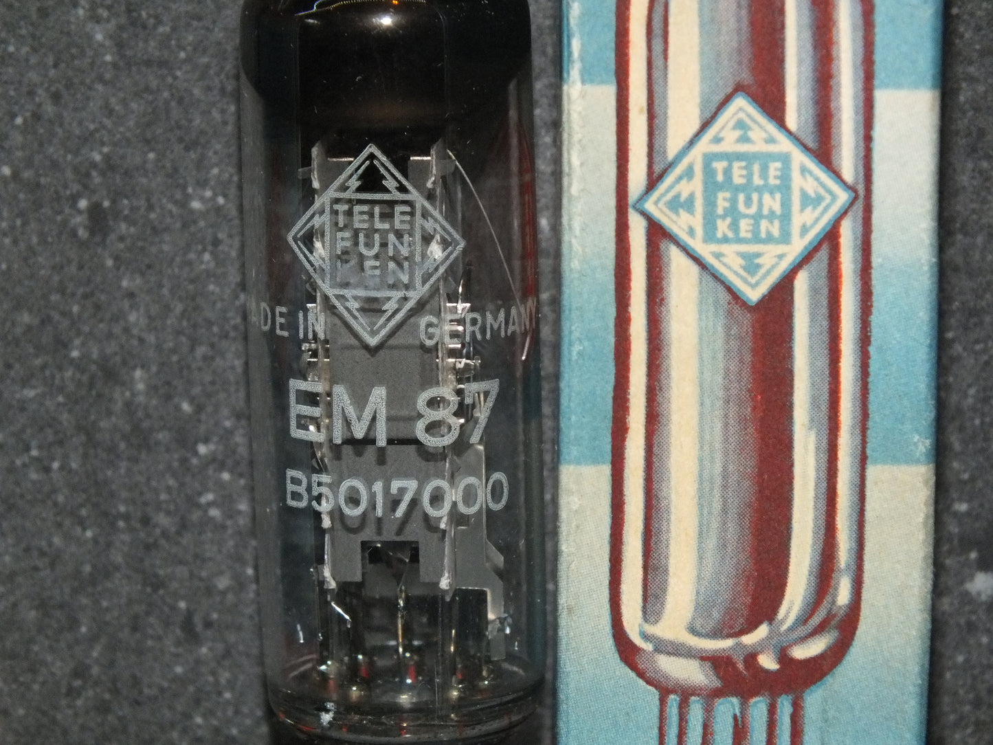 EM87 Telefunken NOS NIB Magic Eye Tuning Eye Old European Tube Radio Receiver