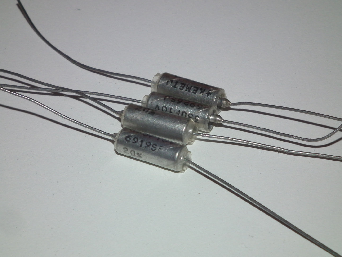 Four vintage silver tantalum KEMET capacitors 33uF/10V NOS (4 pcs) 33mfd