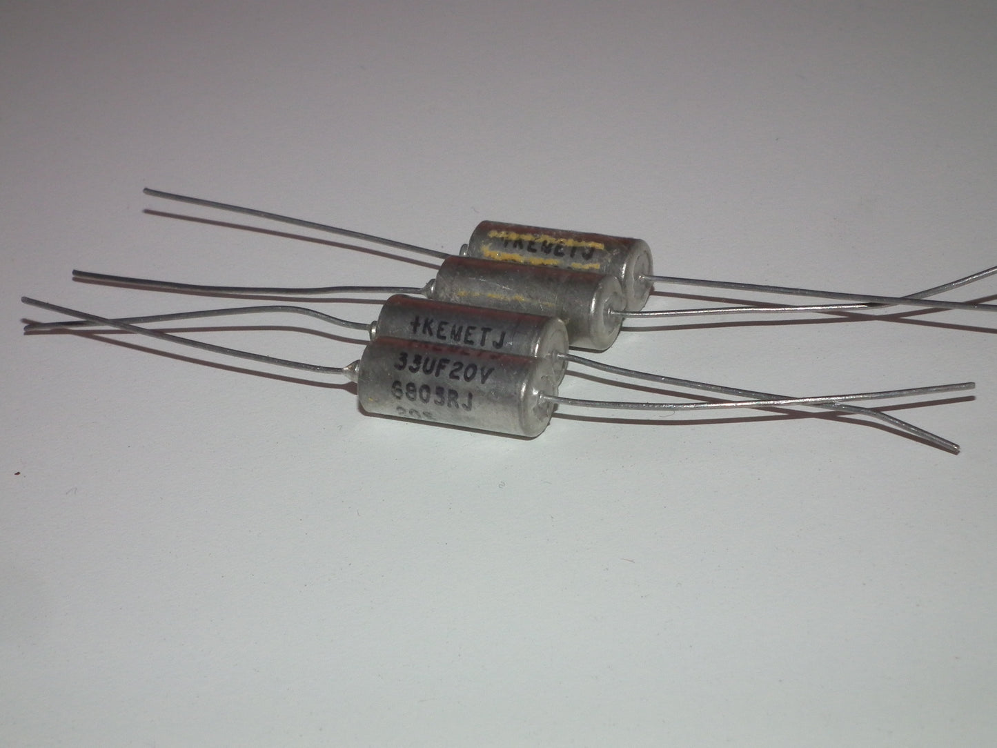 Four vintage silver tantalum KEMET capacitors 33uF/20V NOS (4 pcs) 33mfd